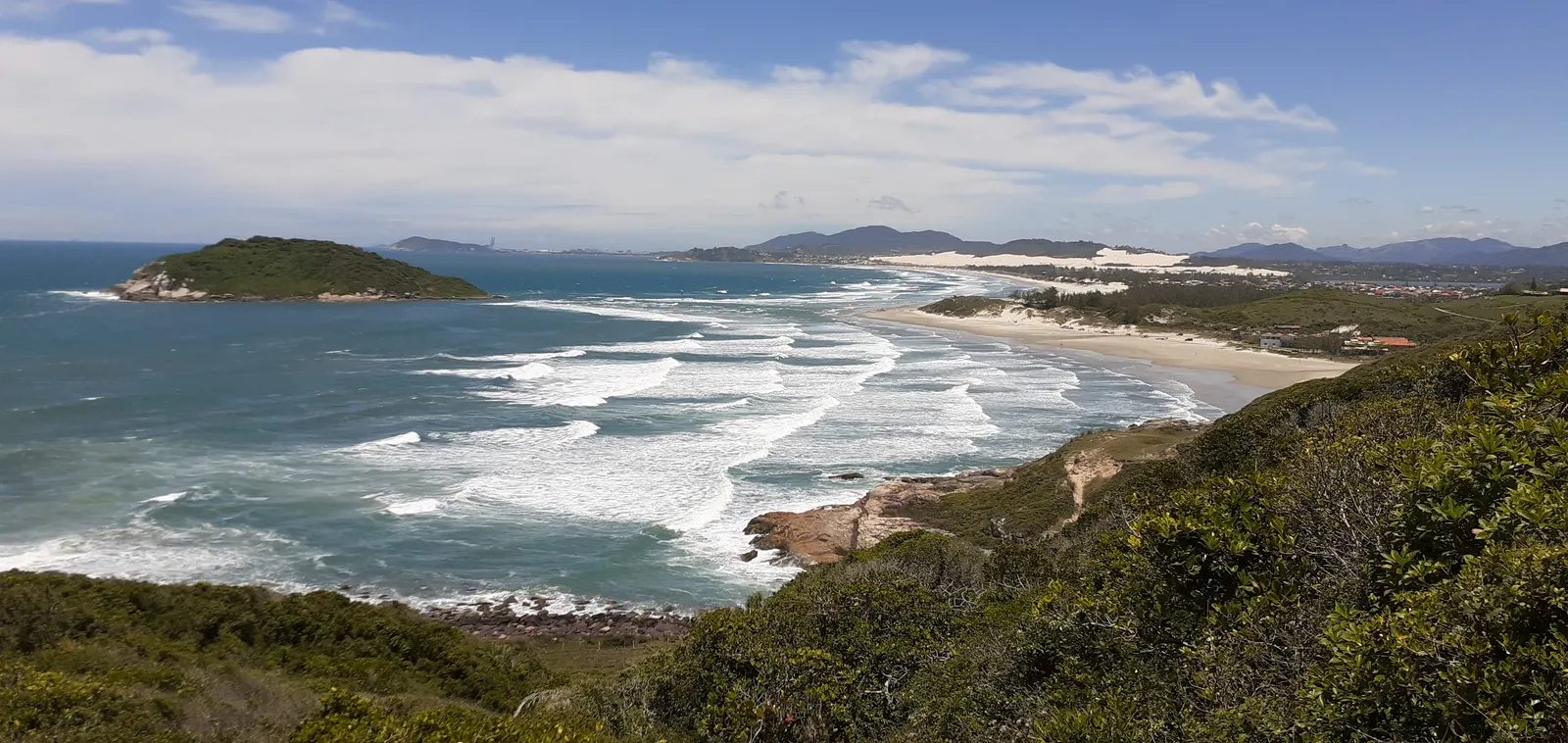 Costa da Área de Proteção Ambiental da Baleia Franca